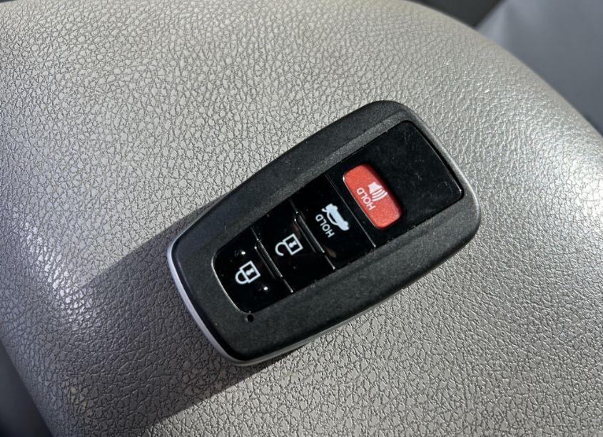 Photo 11 of 2018 Toyota Camry SE (VIN 4T1B11HKXJU665009)