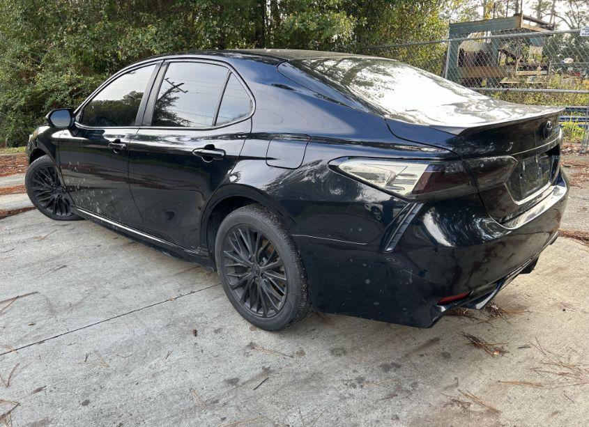 Photo 3 of 2018 Toyota Camry SE (VIN 4T1B11HKXJU665009)