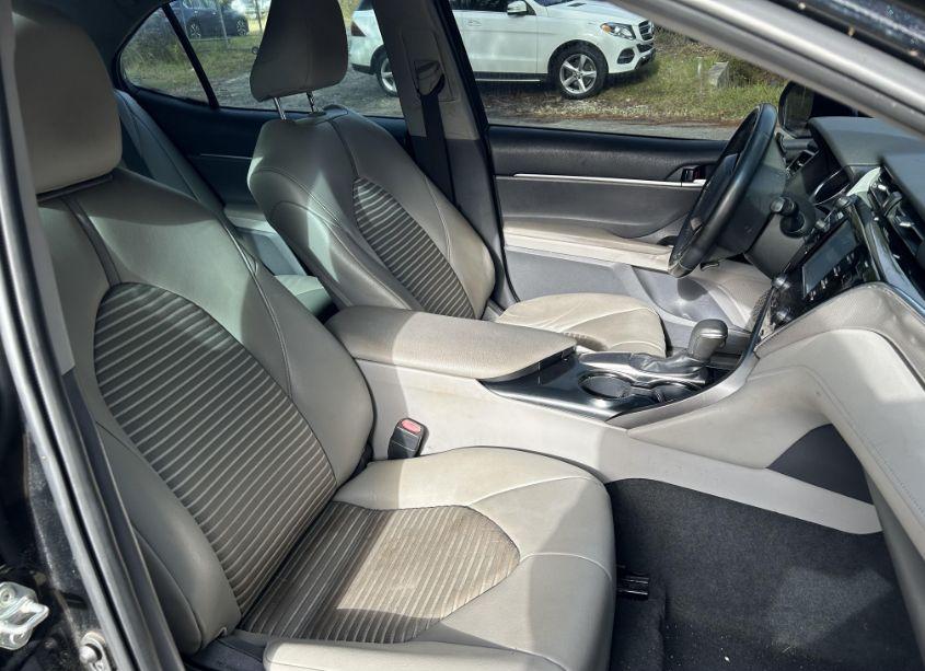 Photo 5 of 2018 Toyota Camry SE (VIN 4T1B11HKXJU665009)