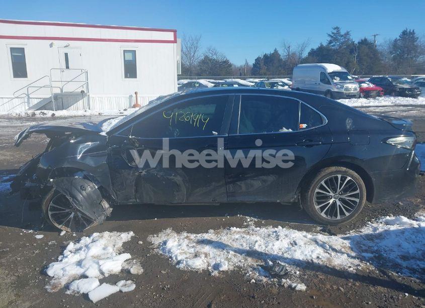 Photo 14 of 2018 Toyota Camry SE (VIN 4T1B11HKXJU676219)