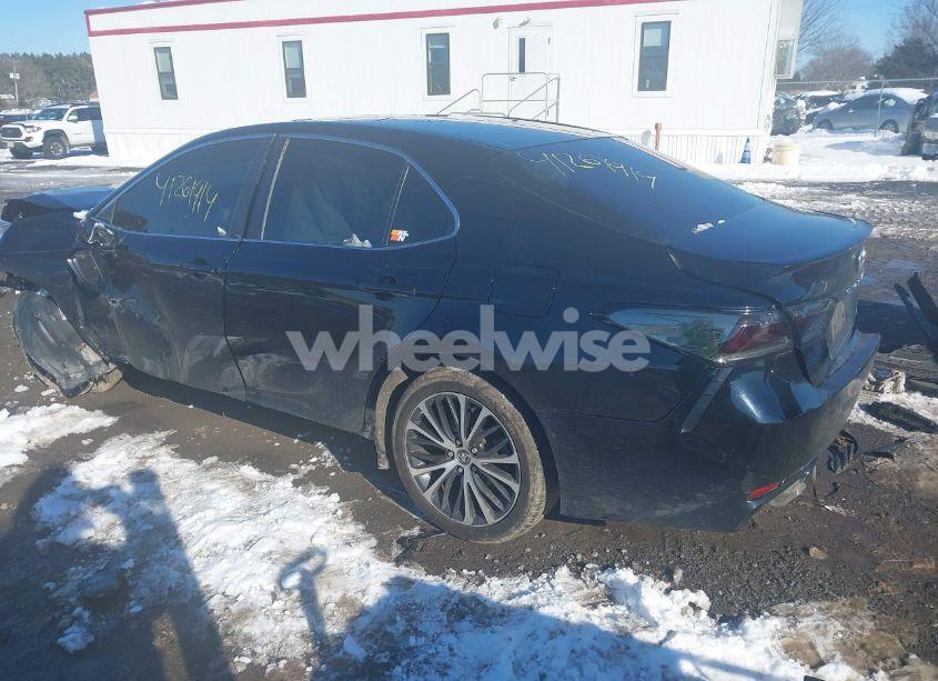 Photo 3 of 2018 Toyota Camry SE (VIN 4T1B11HKXJU676219)