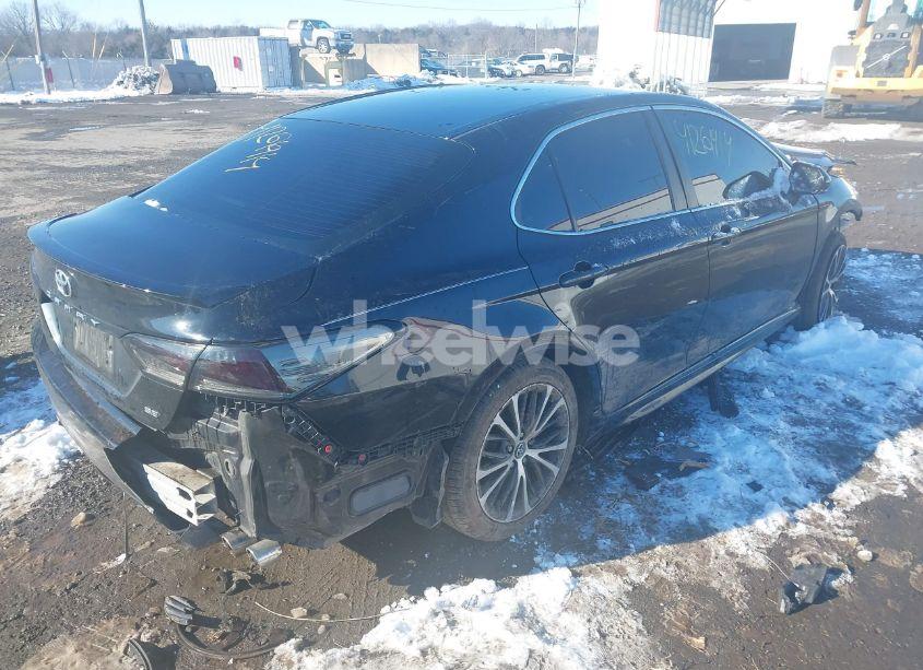 Photo 4 of 2018 Toyota Camry SE (VIN 4T1B11HKXJU676219)