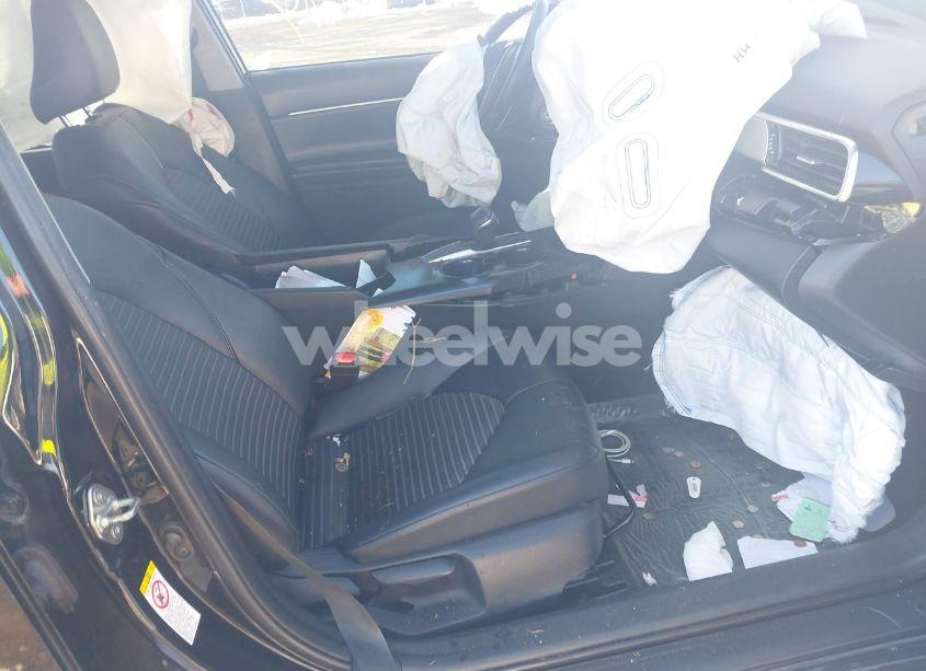 Photo 5 of 2018 Toyota Camry SE (VIN 4T1B11HKXJU676219)