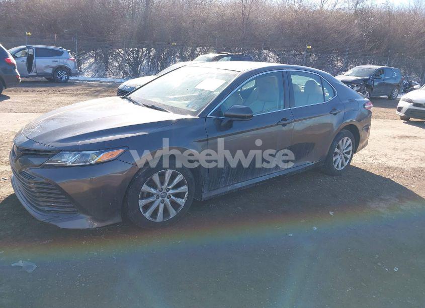 Photo 2 of 2018 Toyota Camry LE (VIN 4T1B11HKXJU677564)