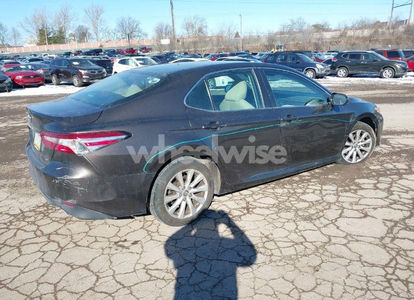Photo 4 of 2018 Toyota Camry LE (VIN 4T1B11HKXJU677564)