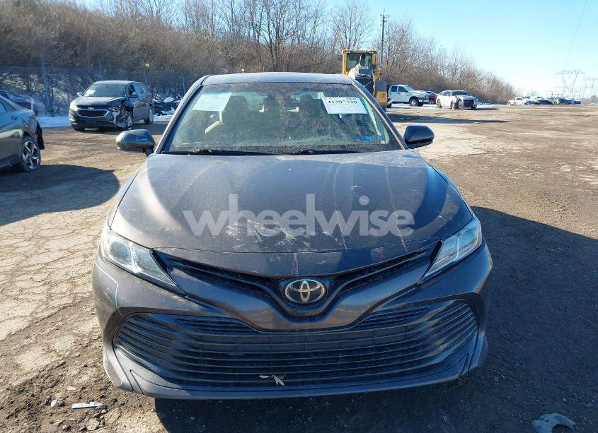 Photo 6 of 2018 Toyota Camry LE (VIN 4T1B11HKXJU677564)