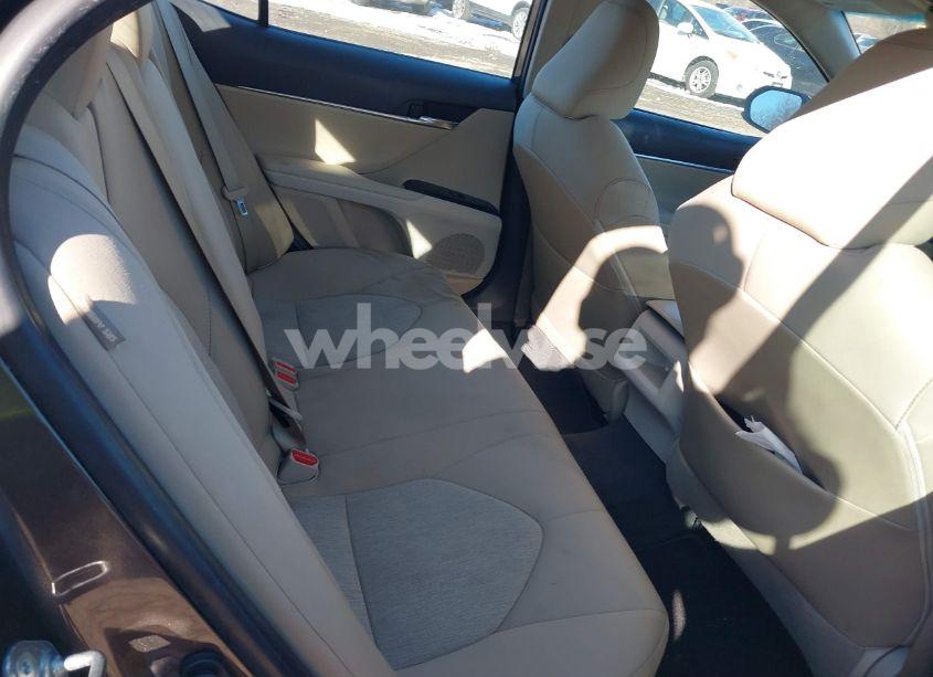 Photo 8 of 2018 Toyota Camry LE (VIN 4T1B11HKXJU677564)