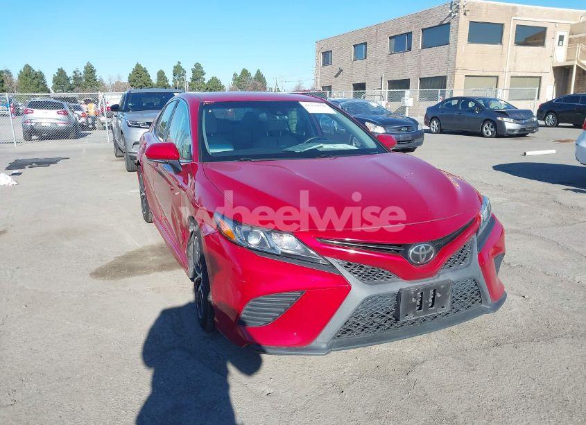 2019 Toyota Camry SE (VIN 4T1B11HKXKU160430) main photo