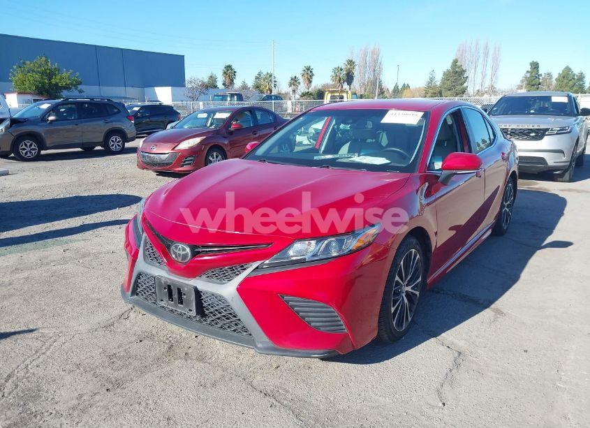 Photo 2 of 2019 Toyota Camry SE (VIN 4T1B11HKXKU160430)