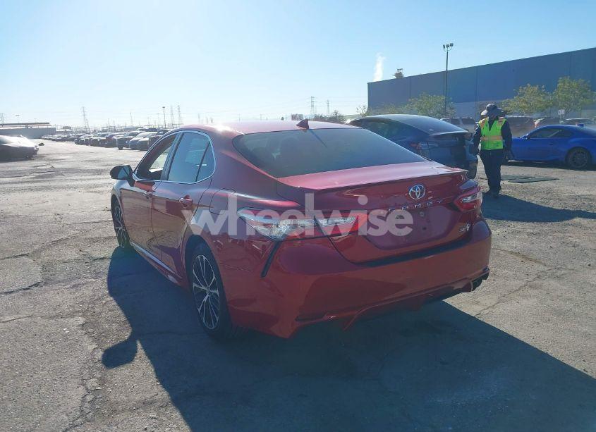 Photo 3 of 2019 Toyota Camry SE (VIN 4T1B11HKXKU160430)