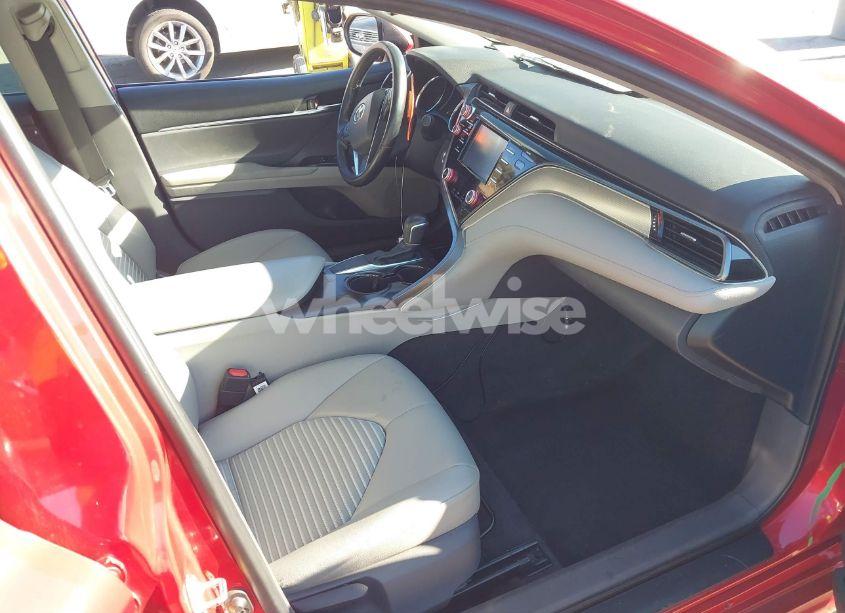 Photo 5 of 2019 Toyota Camry SE (VIN 4T1B11HKXKU160430)