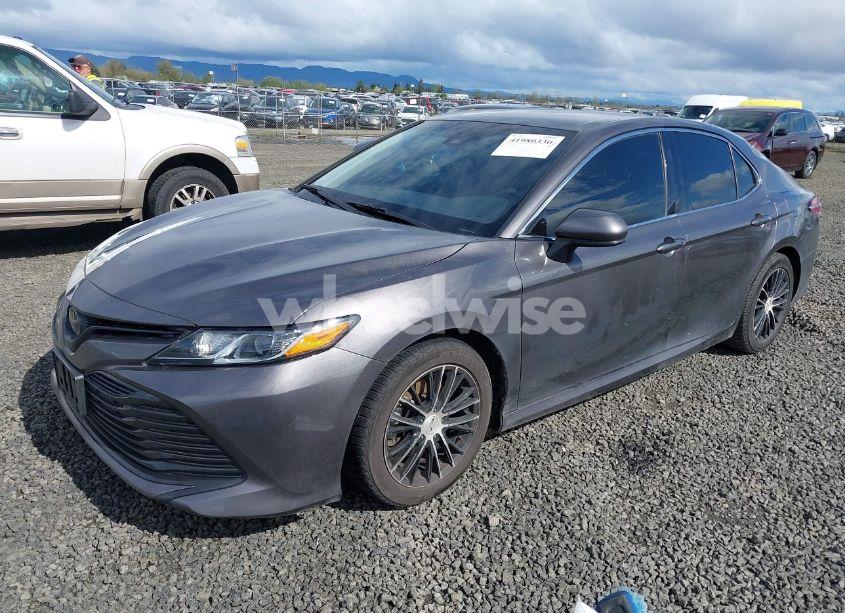 Photo 2 of 2019 Toyota Camry LE (VIN 4T1B11HKXKU171525)