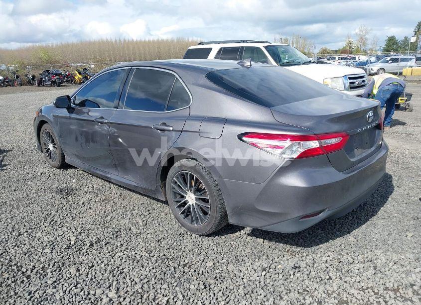 Photo 3 of 2019 Toyota Camry LE (VIN 4T1B11HKXKU171525)