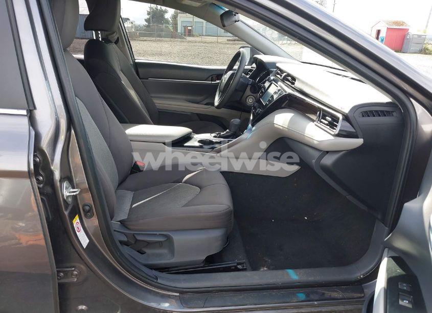 Photo 5 of 2019 Toyota Camry LE (VIN 4T1B11HKXKU171525)