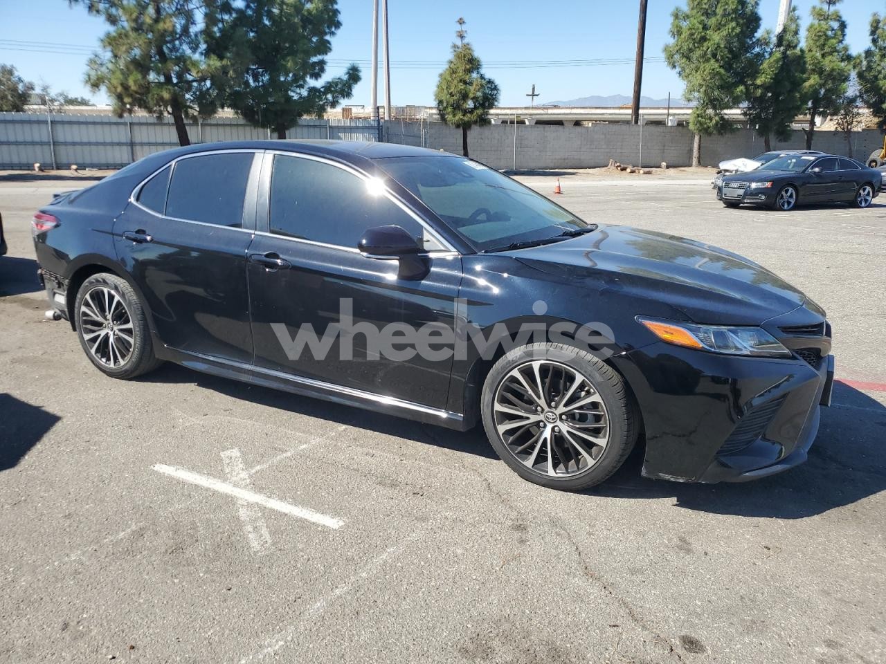 Photo 4 of 2019 TOYOTA CAMRY L (VIN 4T1B11HKXKU171721)