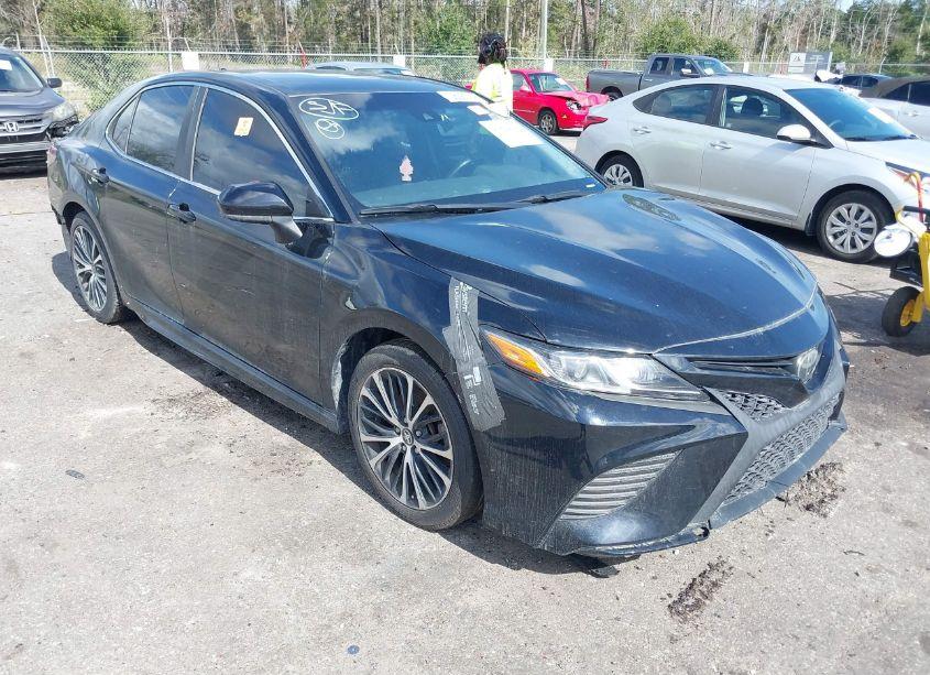 2019 Toyota Camry SE (VIN 4T1B11HKXKU174098) main photo