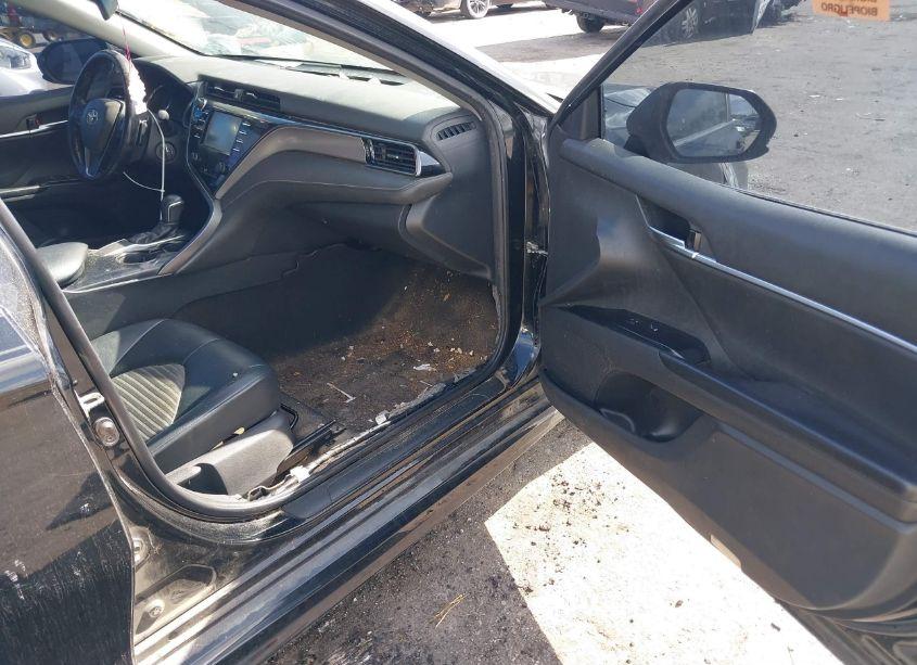 Photo 5 of 2019 Toyota Camry SE (VIN 4T1B11HKXKU174098)