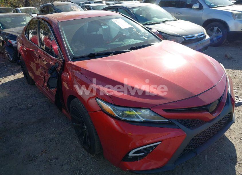 2019 Toyota Camry SE (VIN 4T1B11HKXKU175963) main photo