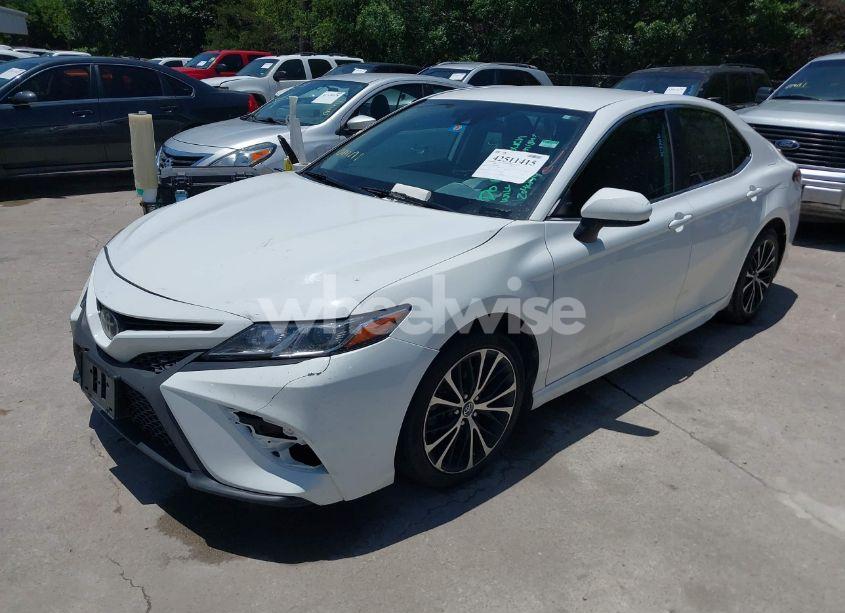 Photo 2 of 2019 Toyota Camry SE (VIN 4T1B11HKXKU204474)