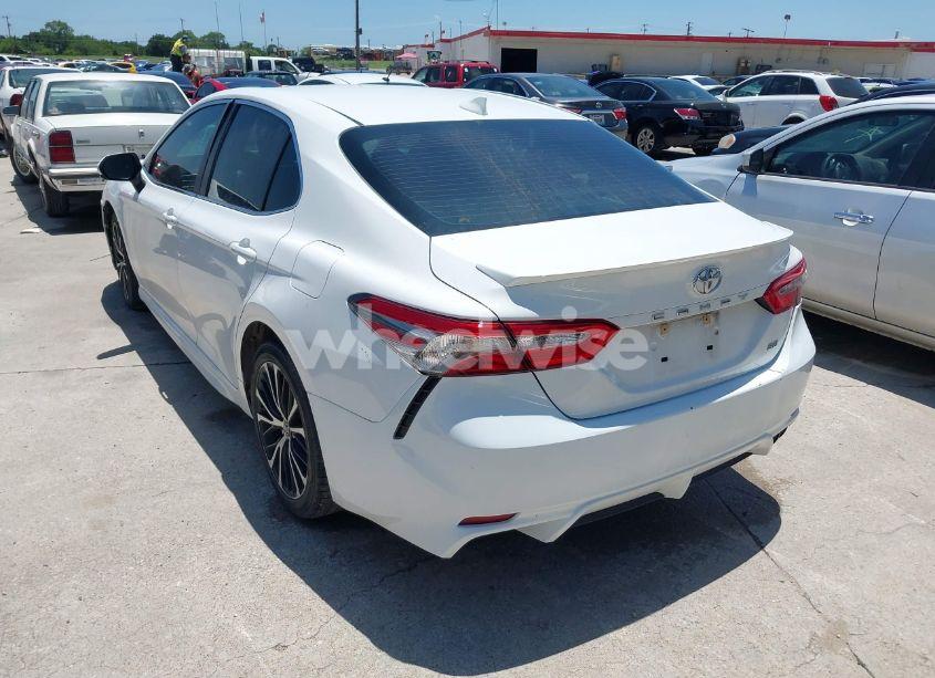Photo 3 of 2019 Toyota Camry SE (VIN 4T1B11HKXKU204474)