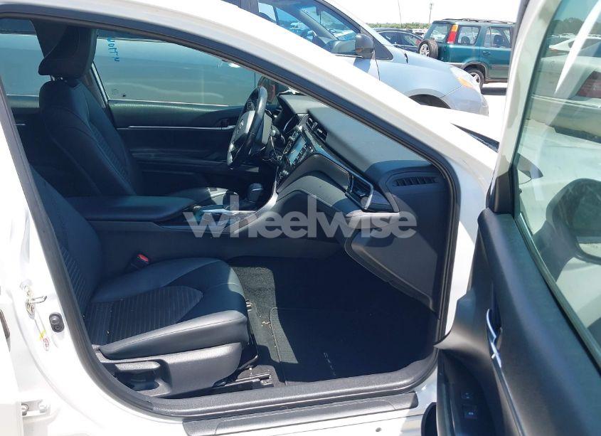 Photo 5 of 2019 Toyota Camry SE (VIN 4T1B11HKXKU204474)