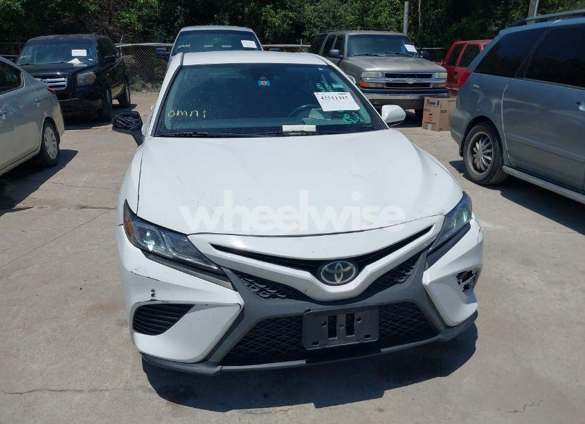 Photo 6 of 2019 Toyota Camry SE (VIN 4T1B11HKXKU204474)