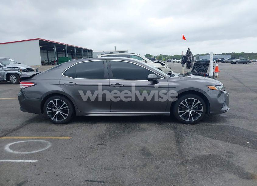 Photo 13 of 2019 Toyota Camry SE (VIN 4T1B11HKXKU206693)