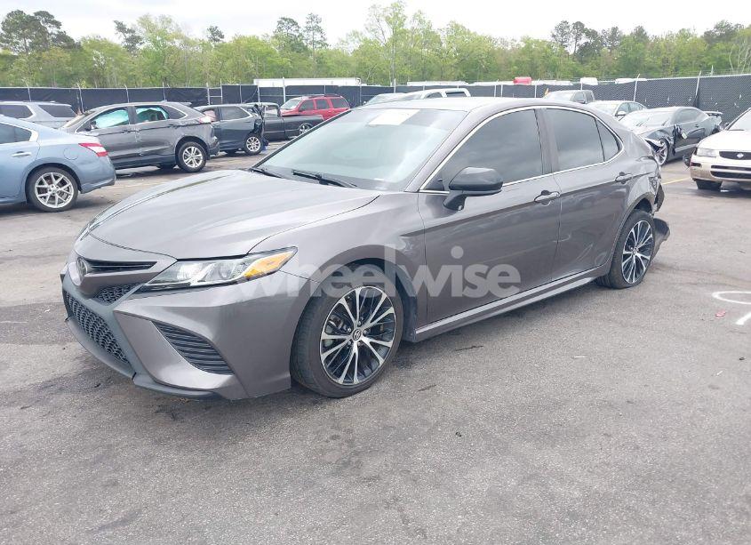 Photo 2 of 2019 Toyota Camry SE (VIN 4T1B11HKXKU206693)
