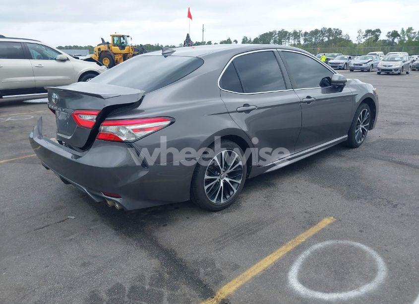Photo 4 of 2019 Toyota Camry SE (VIN 4T1B11HKXKU206693)