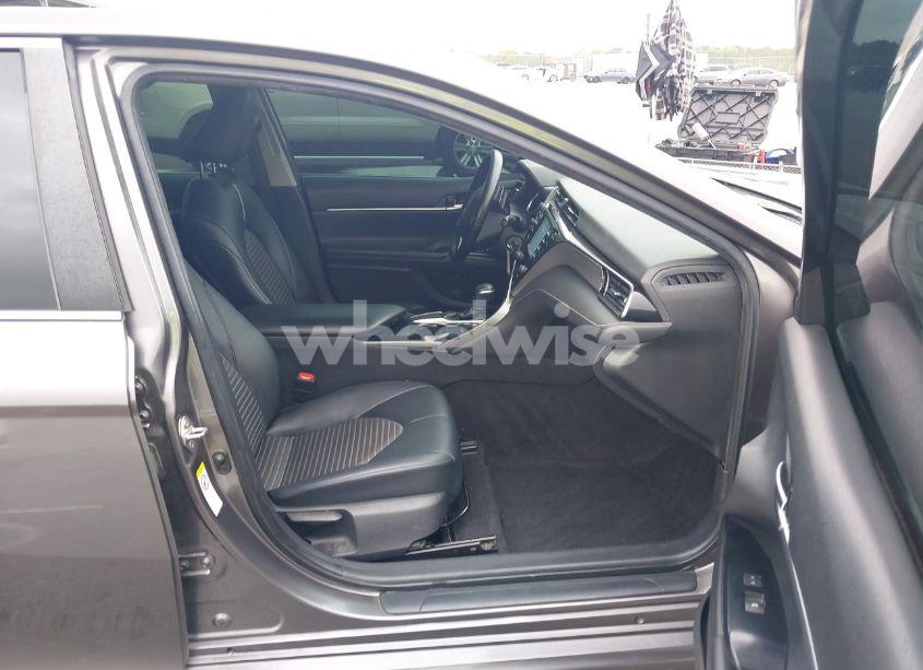 Photo 5 of 2019 Toyota Camry SE (VIN 4T1B11HKXKU206693)