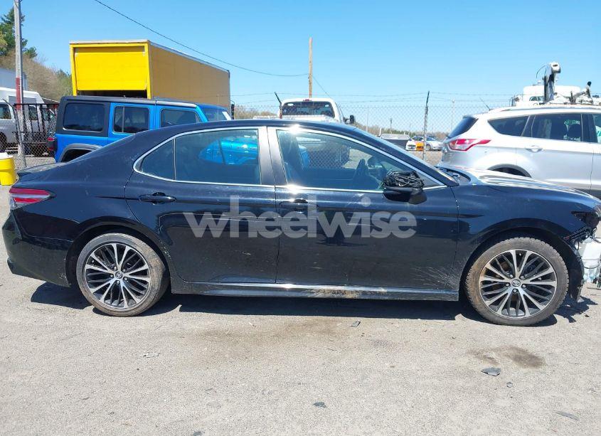 Photo 13 of 2019 Toyota Camry SE (VIN 4T1B11HKXKU227141)