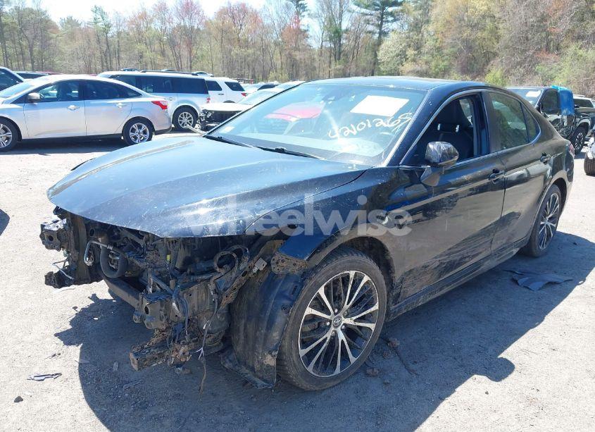 Photo 2 of 2019 Toyota Camry SE (VIN 4T1B11HKXKU227141)