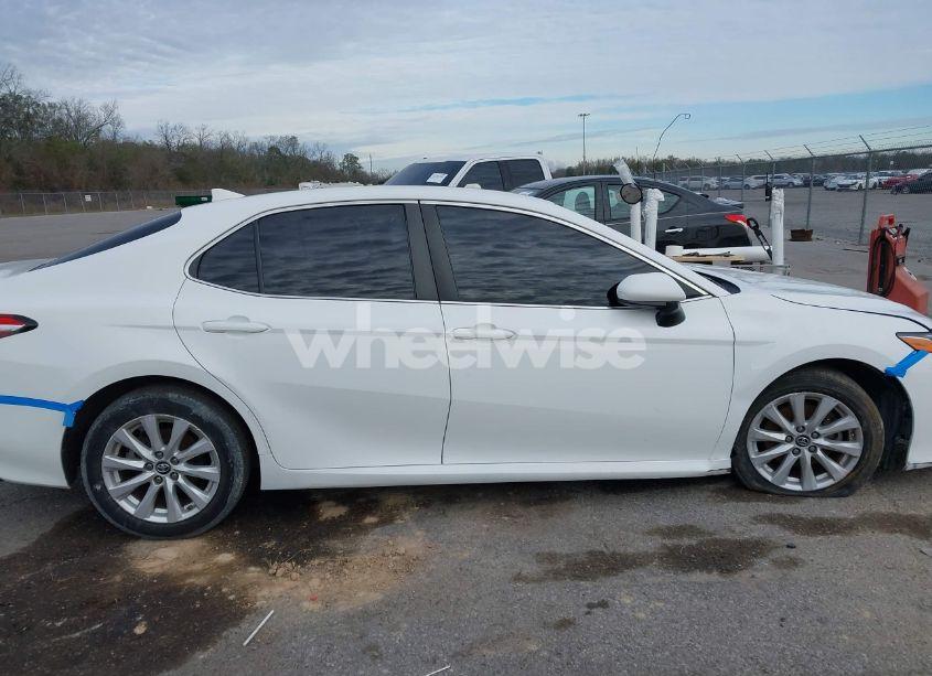Photo 13 of 2019 Toyota Camry LE (VIN 4T1B11HKXKU227429)