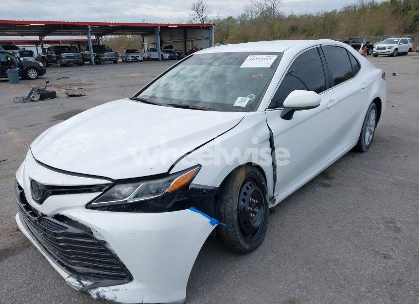 Photo 2 of 2019 Toyota Camry LE (VIN 4T1B11HKXKU227429)