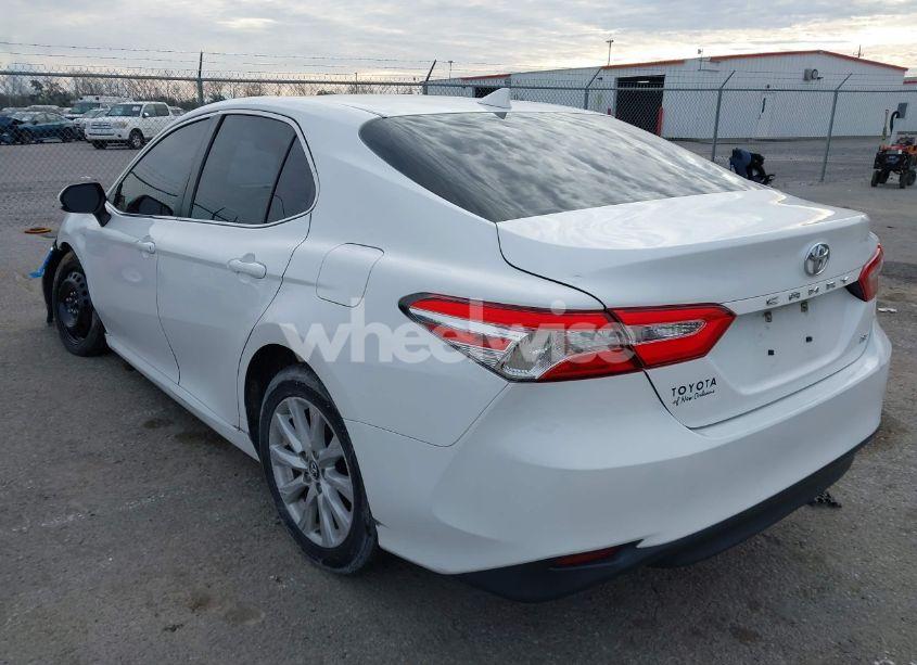 Photo 3 of 2019 Toyota Camry LE (VIN 4T1B11HKXKU227429)