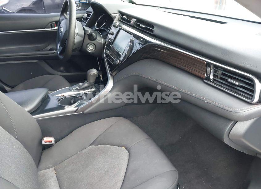 Photo 5 of 2019 Toyota Camry LE (VIN 4T1B11HKXKU227429)