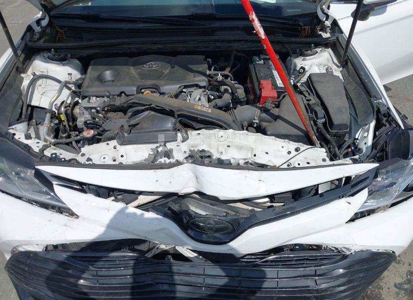 Photo 10 of 2019 Toyota Camry LE (VIN 4T1B11HKXKU237605)