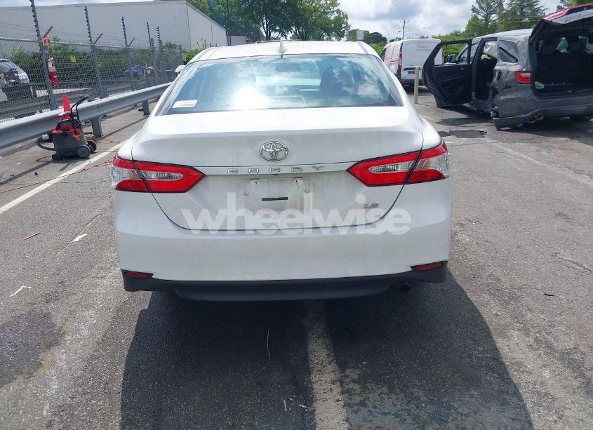 Photo 16 of 2019 Toyota Camry LE (VIN 4T1B11HKXKU237605)