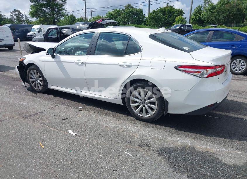 Photo 3 of 2019 Toyota Camry LE (VIN 4T1B11HKXKU237605)