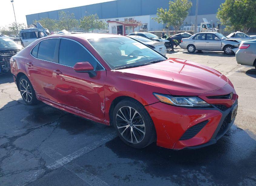 2019 Toyota Camry SE (VIN 4T1B11HKXKU237717) main photo