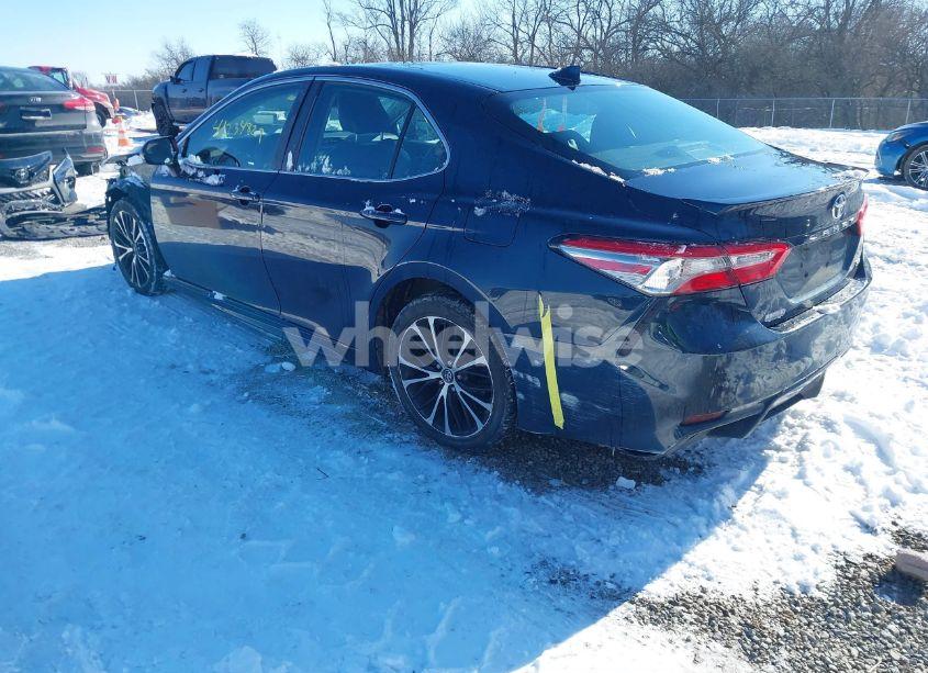 Photo 3 of 2019 Toyota Camry SE (VIN 4T1B11HKXKU247258)