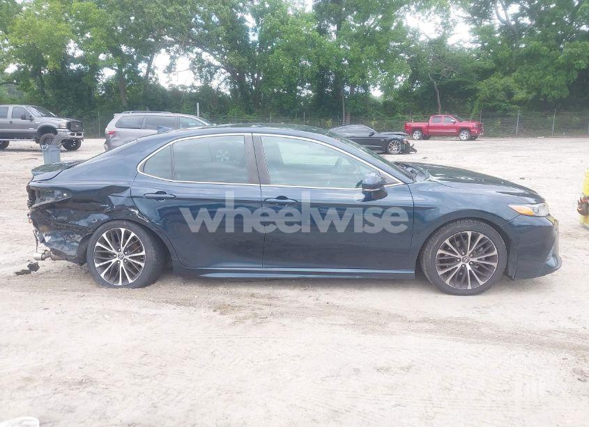 Photo 13 of 2019 Toyota Camry SE (VIN 4T1B11HKXKU257059)