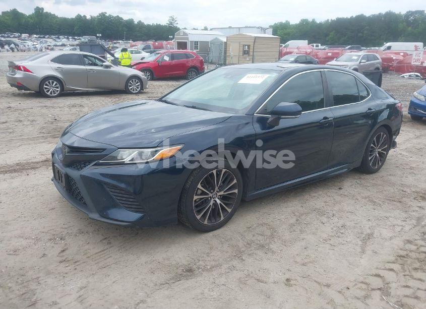 Photo 2 of 2019 Toyota Camry SE (VIN 4T1B11HKXKU257059)