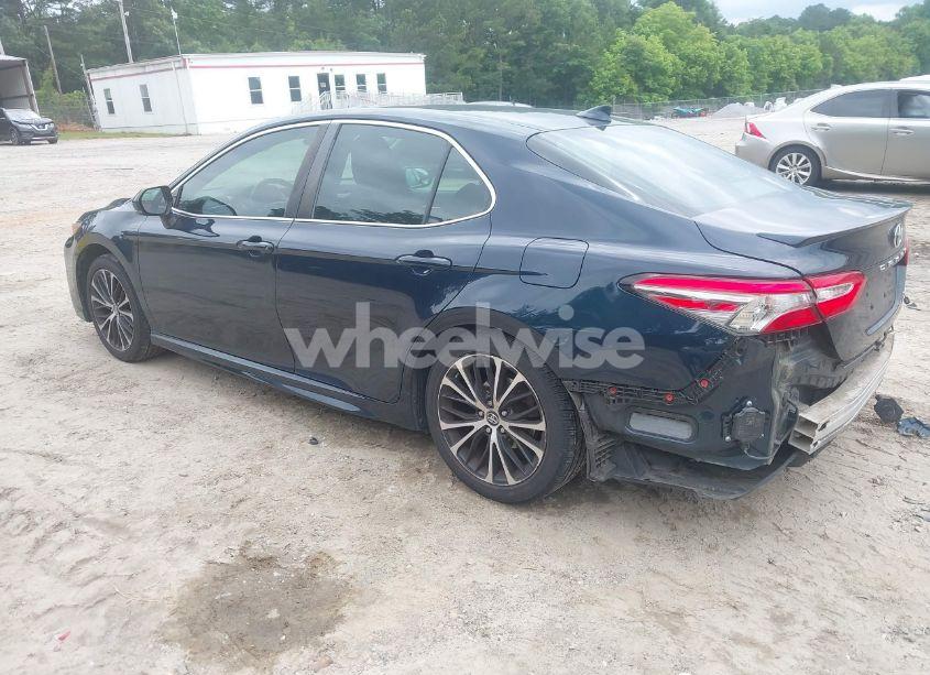 Photo 3 of 2019 Toyota Camry SE (VIN 4T1B11HKXKU257059)