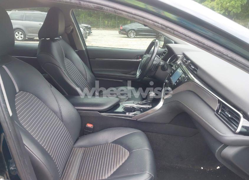 Photo 5 of 2019 Toyota Camry SE (VIN 4T1B11HKXKU257059)