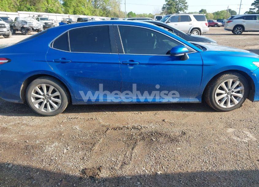 Photo 13 of 2019 Toyota Camry LE (VIN 4T1B11HKXKU268837)