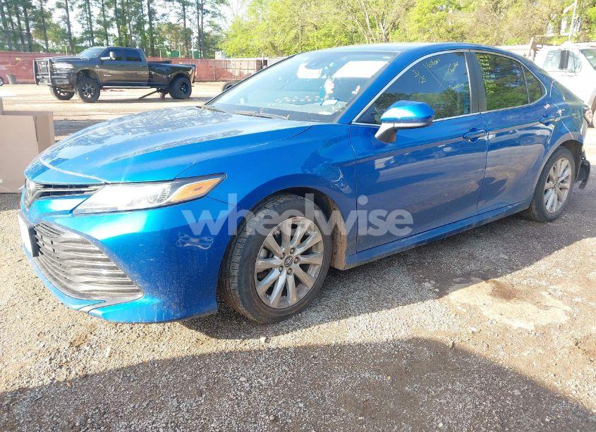 Photo 2 of 2019 Toyota Camry LE (VIN 4T1B11HKXKU268837)