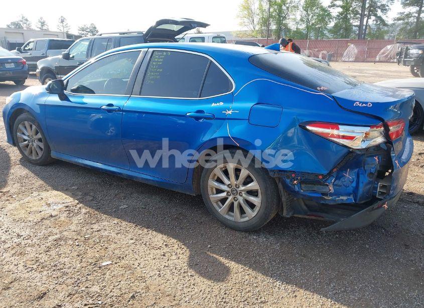 Photo 3 of 2019 Toyota Camry LE (VIN 4T1B11HKXKU268837)