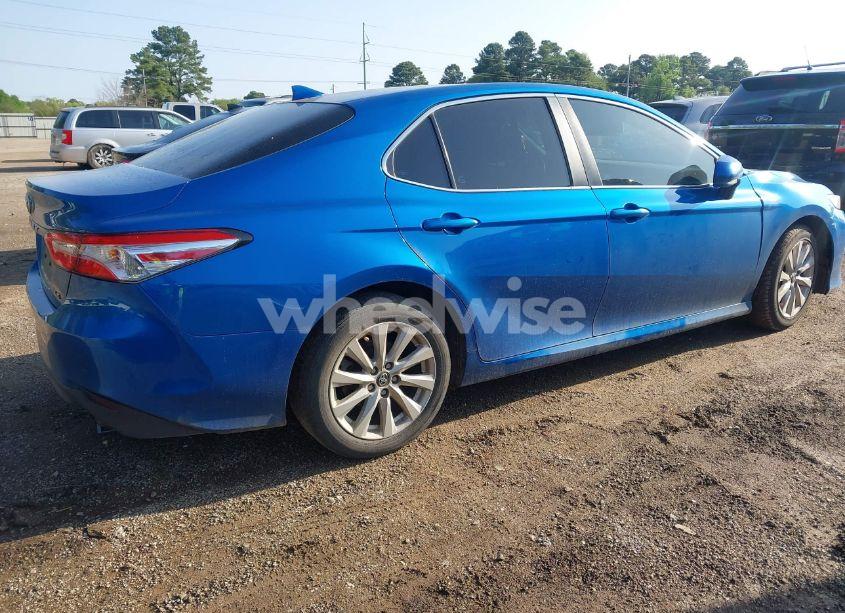 Photo 4 of 2019 Toyota Camry LE (VIN 4T1B11HKXKU268837)