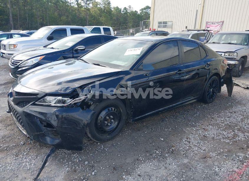 Photo 2 of 2019 Toyota Camry SE (VIN 4T1B11HKXKU275772)